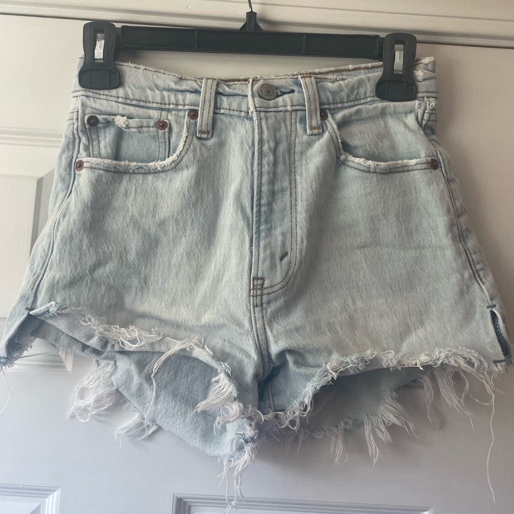 Abercrombie & Fitch The Mom Short High Rise size 23 / 000